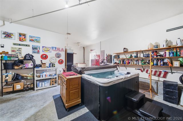 210 S Whittington Street, Salina, OK 74365