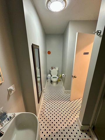 25 Seafoam Ave 1, Winthrop, MA 02152