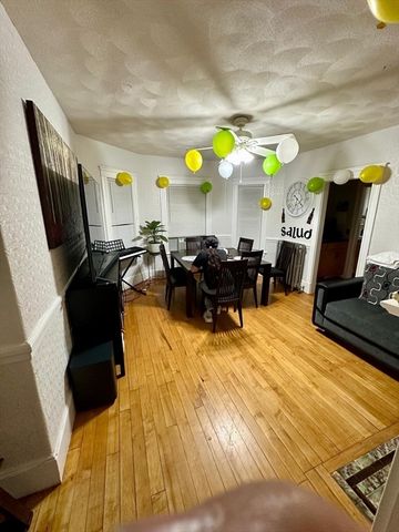 25 Seafoam Ave 1, Winthrop, MA 02152