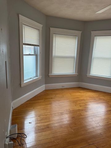 25 Seafoam Ave 1, Winthrop, MA 02152