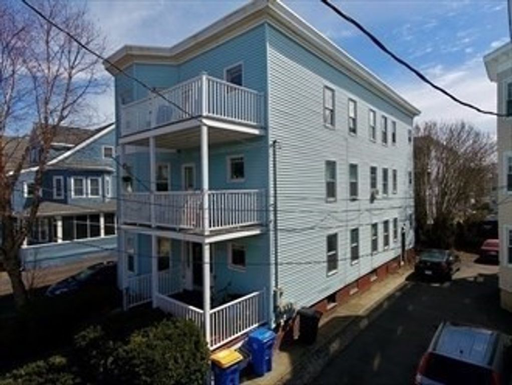 25 Seafoam Ave 1, Winthrop, MA 02152