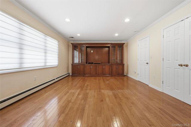 748 Sherwood Street, North Woodmere, NY 11581