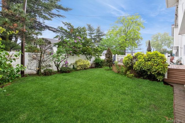 748 Sherwood Street, North Woodmere, NY 11581