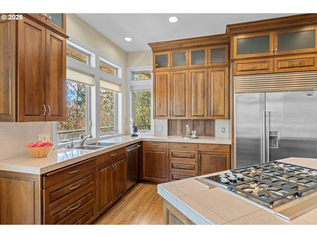 57 HIDALGO St, Lake Oswego, OR 97035