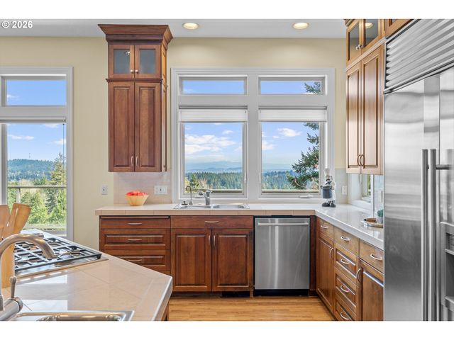 57 HIDALGO St, Lake Oswego, OR 97035