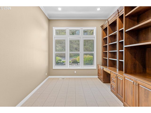 57 HIDALGO St, Lake Oswego, OR 97035