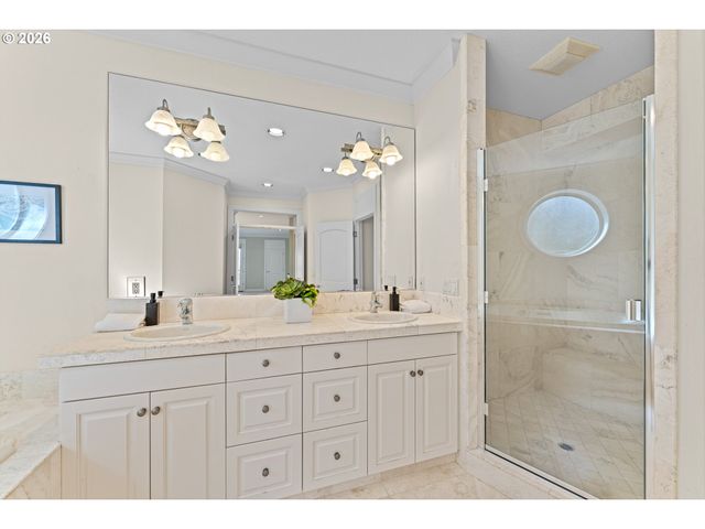 57 HIDALGO St, Lake Oswego, OR 97035