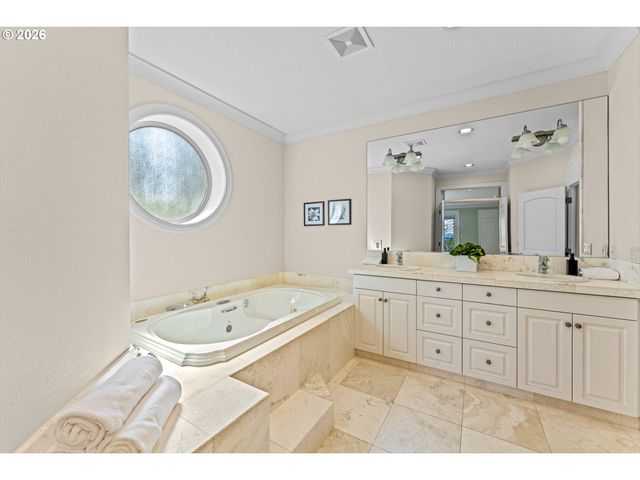 57 HIDALGO St, Lake Oswego, OR 97035