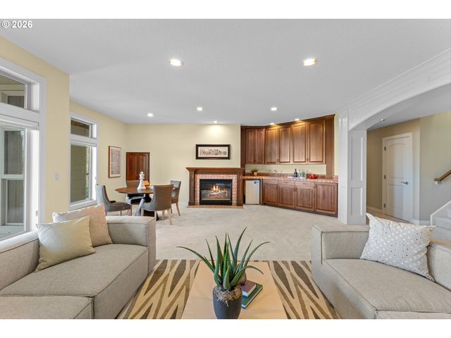 57 HIDALGO St, Lake Oswego, OR 97035