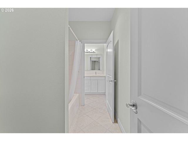 57 HIDALGO St, Lake Oswego, OR 97035