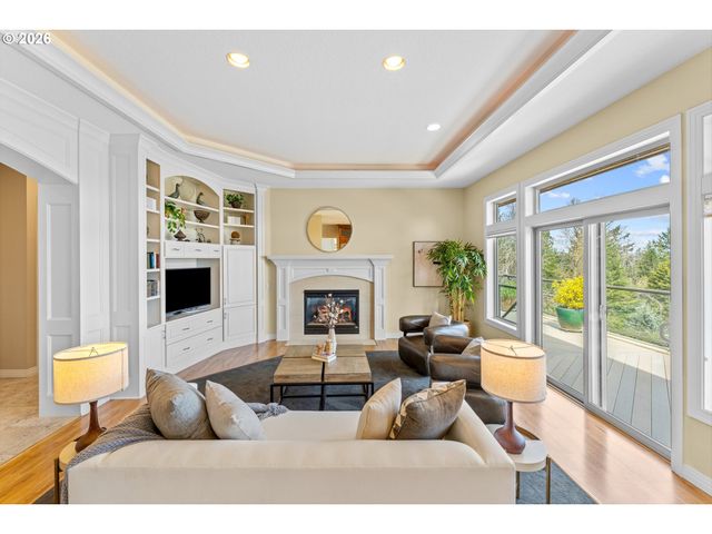 57 HIDALGO St, Lake Oswego, OR 97035