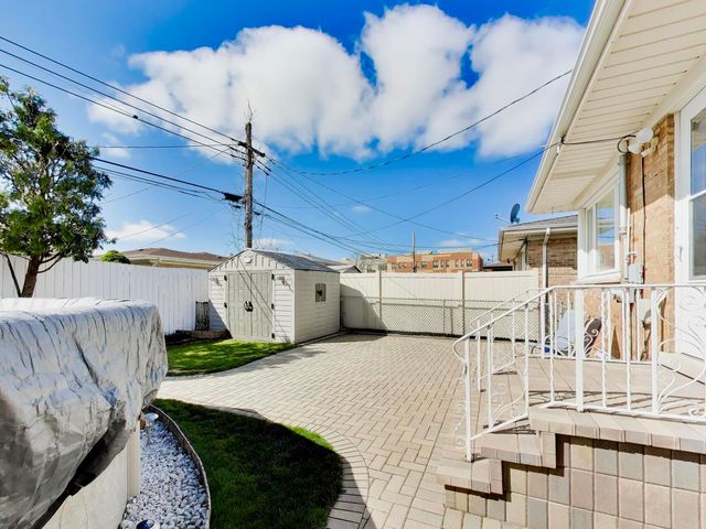 8547 W Saint Joseph Avenue, Chicago, IL 60656