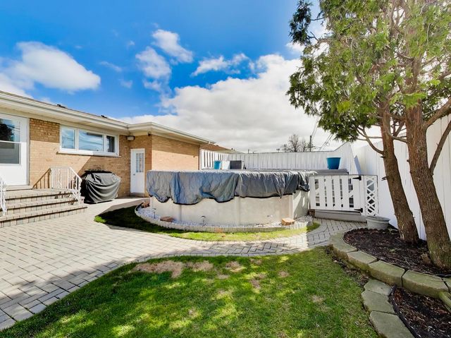 8547 W Saint Joseph Avenue, Chicago, IL 60656