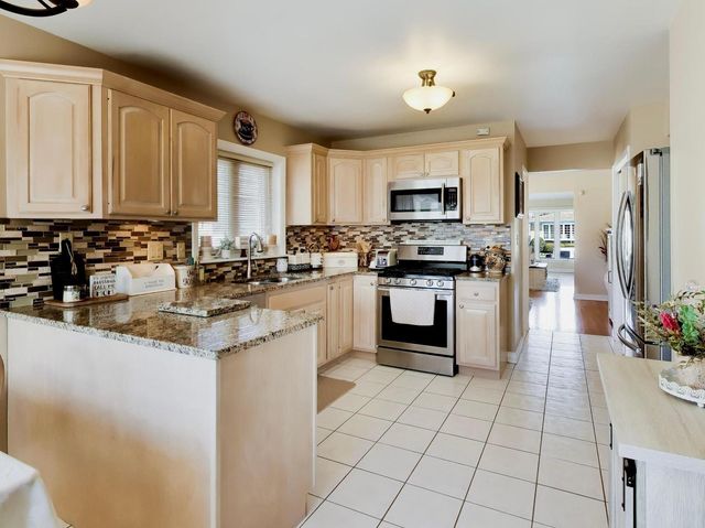 8547 W Saint Joseph Avenue, Chicago, IL 60656