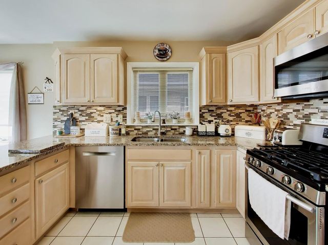 8547 W Saint Joseph Avenue, Chicago, IL 60656