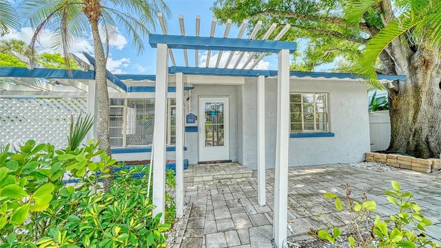 1903 OAK STREET, Sarasota, FL 34236