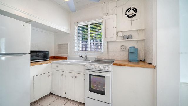 1903 OAK STREET, Sarasota, FL 34236