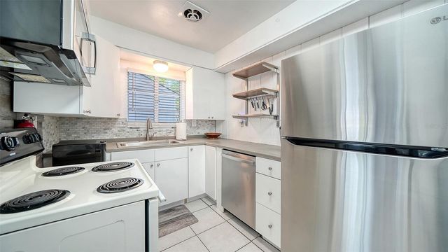 1903 OAK STREET, Sarasota, FL 34236