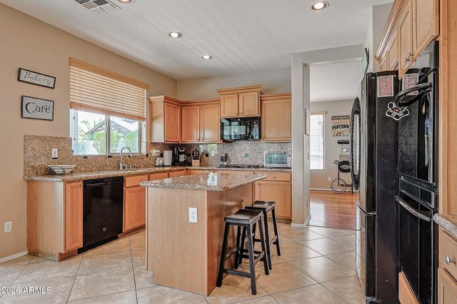 18140 W BUCKHORN Drive, Goodyear, AZ 85338