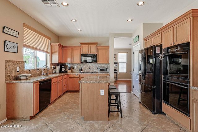 18140 W BUCKHORN Drive, Goodyear, AZ 85338