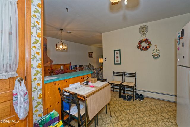 2208 Brookview Rd, Schodack, NY 12033