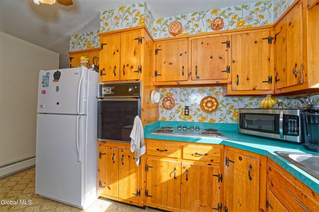 2208 Brookview Rd, Schodack, NY 12033