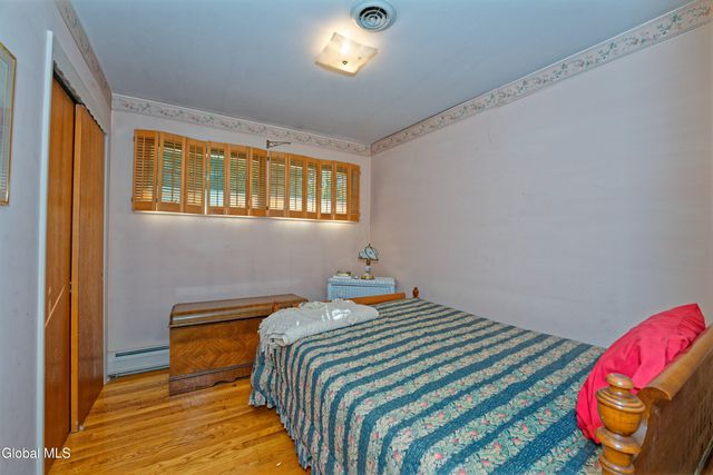 2208 Brookview Rd, Schodack, NY 12033