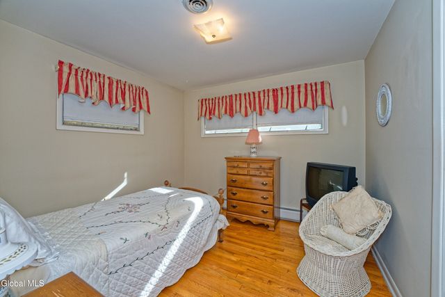 2208 Brookview Rd, Schodack, NY 12033