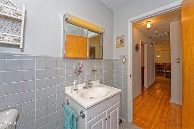 2208 Brookview Rd, Schodack, NY 12033