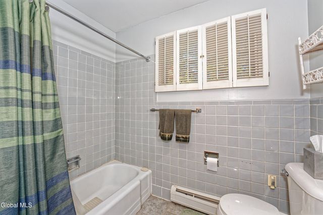 2208 Brookview Rd, Schodack, NY 12033