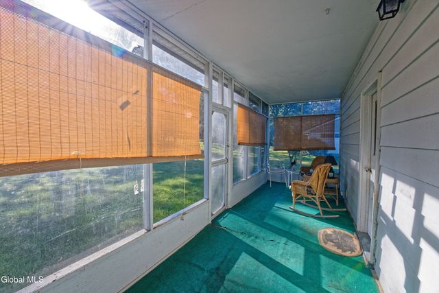 2208 Brookview Rd, Schodack, NY 12033