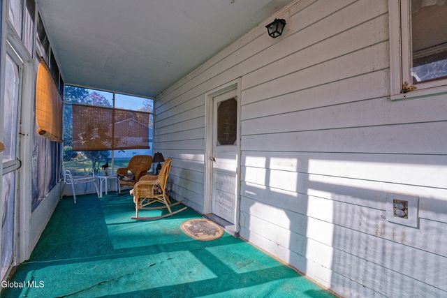 2208 Brookview Rd, Schodack, NY 12033