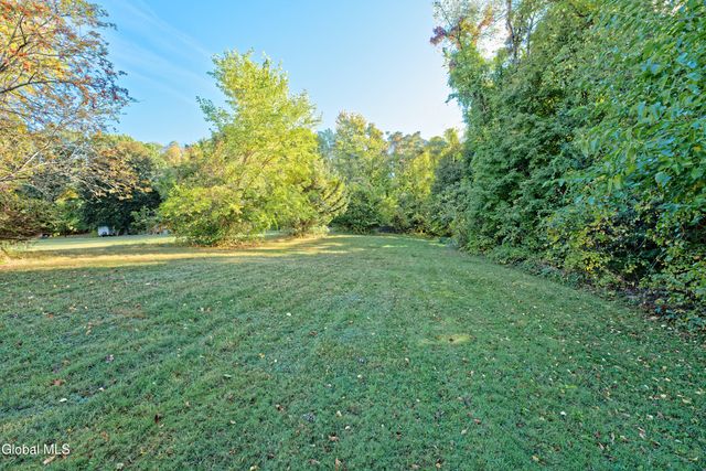 2208 Brookview Rd, Schodack, NY 12033