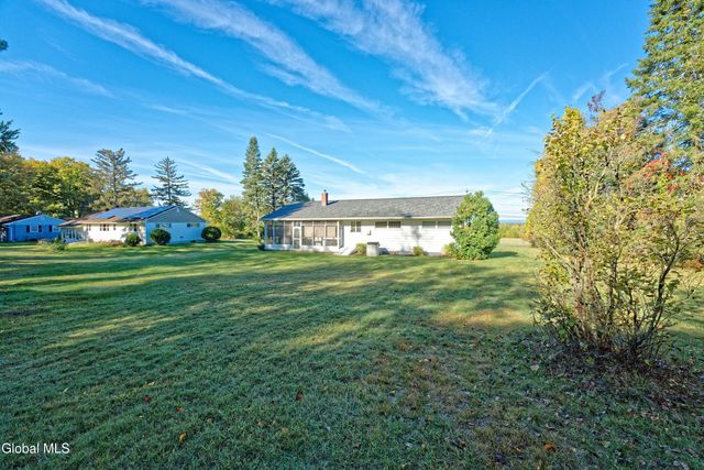 2208 Brookview Rd, Schodack, NY 12033