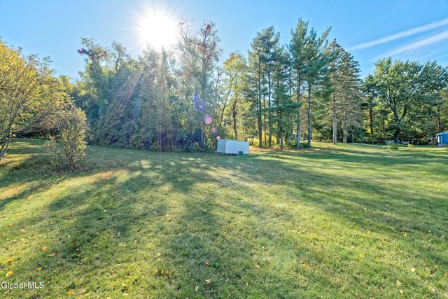 2208 Brookview Rd, Schodack, NY 12033