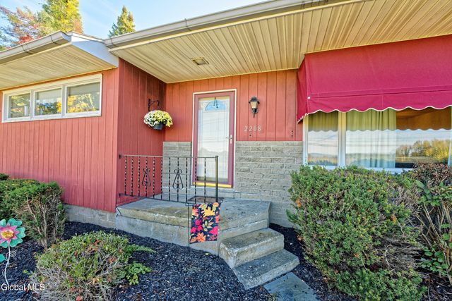 2208 Brookview Rd, Schodack, NY 12033