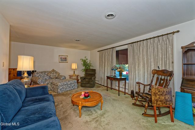 2208 Brookview Rd, Schodack, NY 12033