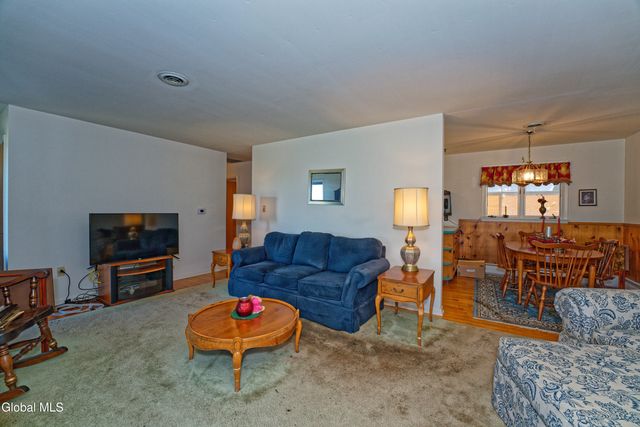 2208 Brookview Rd, Schodack, NY 12033