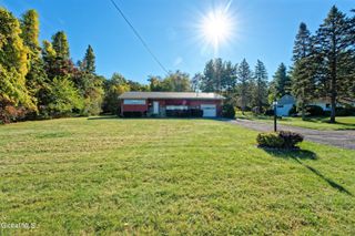 2208 Brookview Rd, Schodack, NY 12033