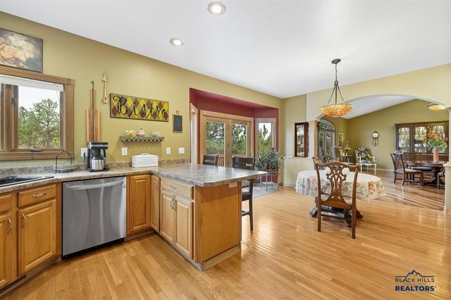 102 SANDPIPER DR, Hot Springs, SD 57747