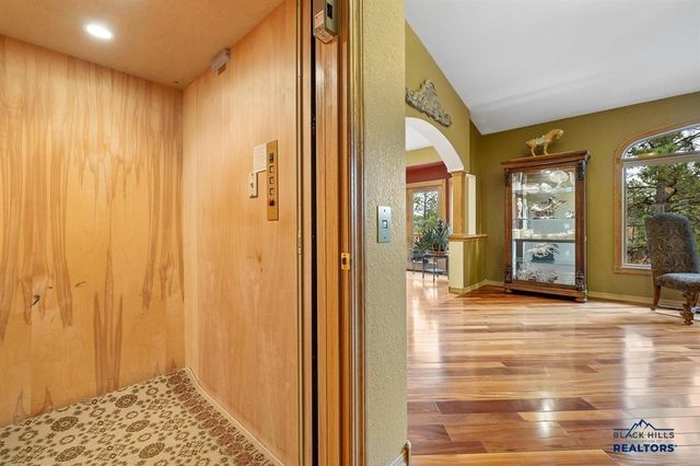 102 SANDPIPER DR, Hot Springs, SD 57747