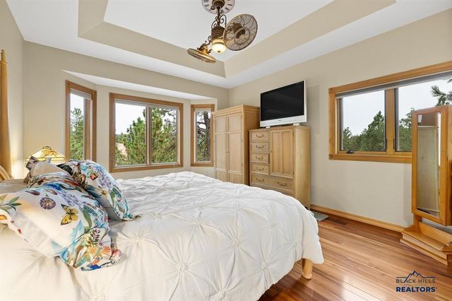 102 SANDPIPER DR, Hot Springs, SD 57747