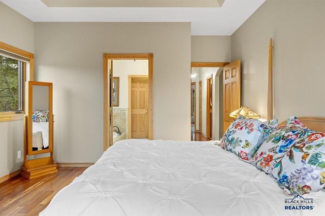 102 SANDPIPER DR, Hot Springs, SD 57747