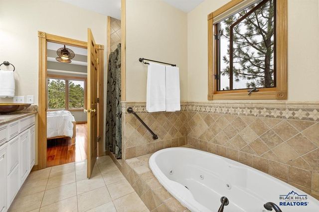 102 SANDPIPER DR, Hot Springs, SD 57747