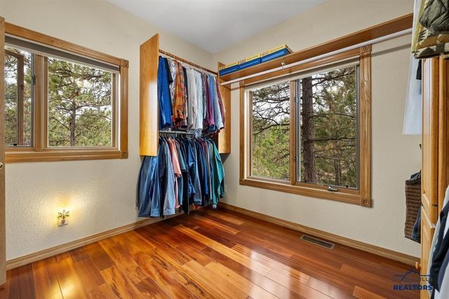 102 SANDPIPER DR, Hot Springs, SD 57747