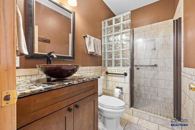 102 SANDPIPER DR, Hot Springs, SD 57747