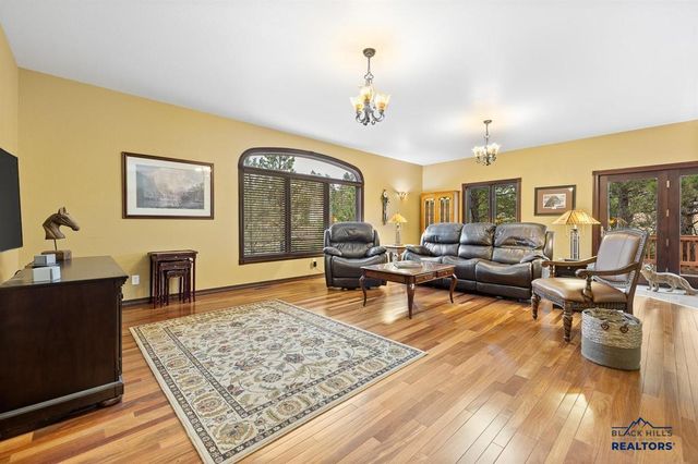 102 SANDPIPER DR, Hot Springs, SD 57747