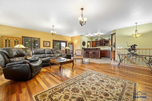 102 SANDPIPER DR, Hot Springs, SD 57747