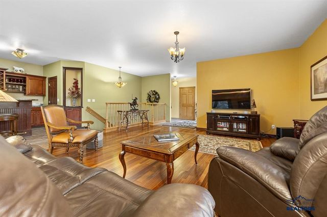 102 SANDPIPER DR, Hot Springs, SD 57747