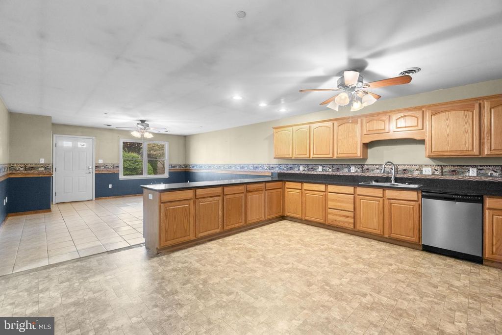 Image 9 of property listing at 731 MARATHON DR, Hagerstown, MD 21740